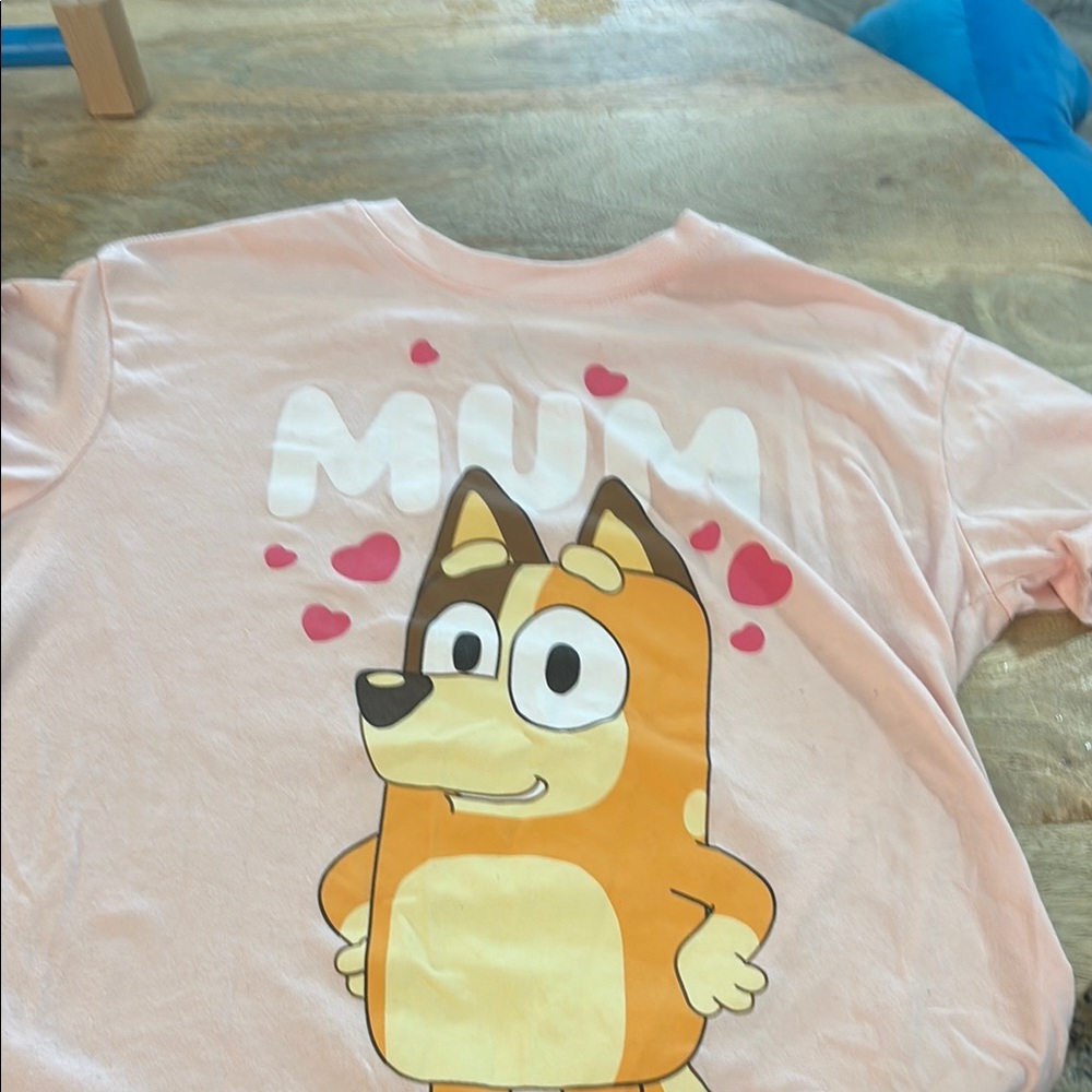 Pink bluey MUM t shirt size small in women’s